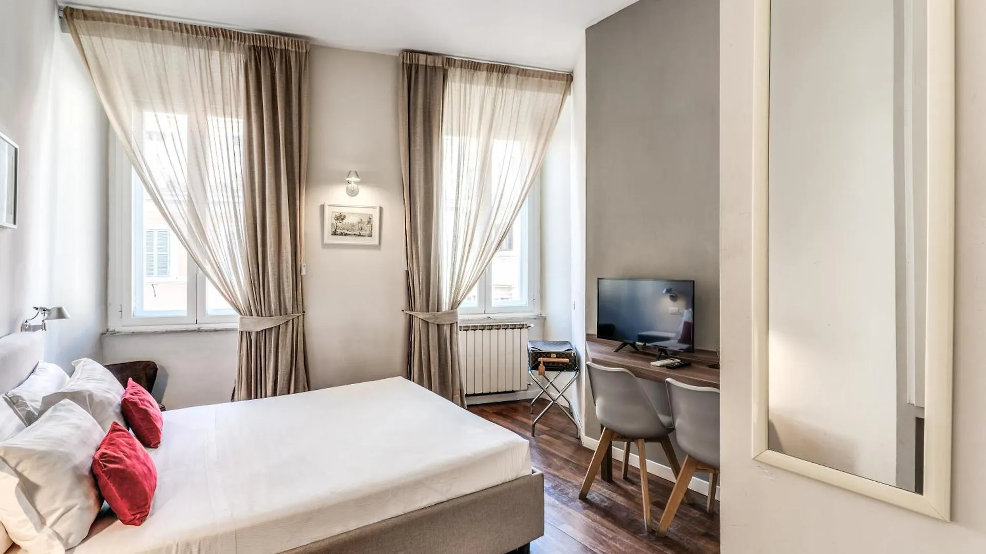 *** Konukevi Little Queen Relais Roma İtalya