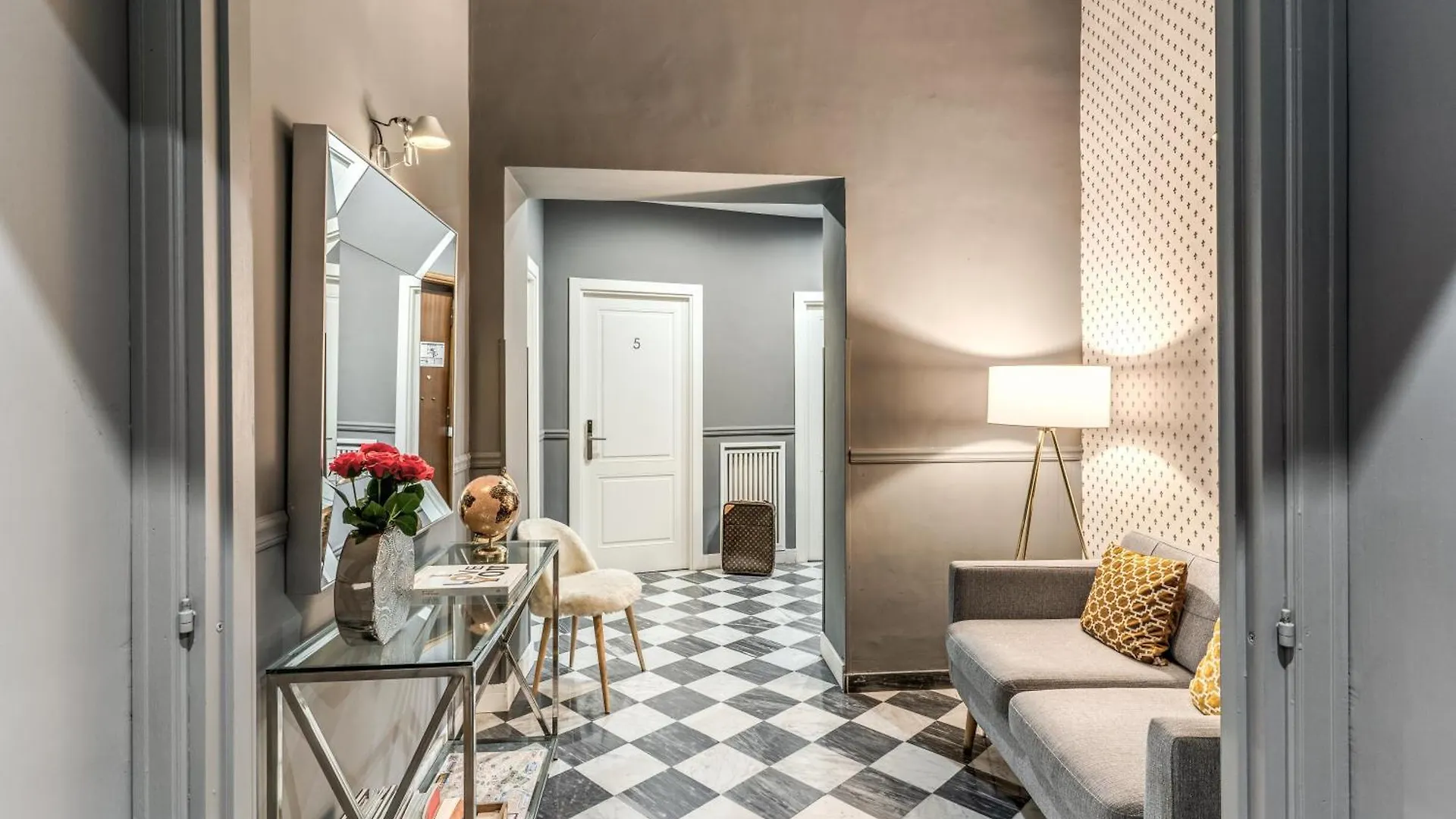 *** Konukevi Little Queen Relais Roma İtalya